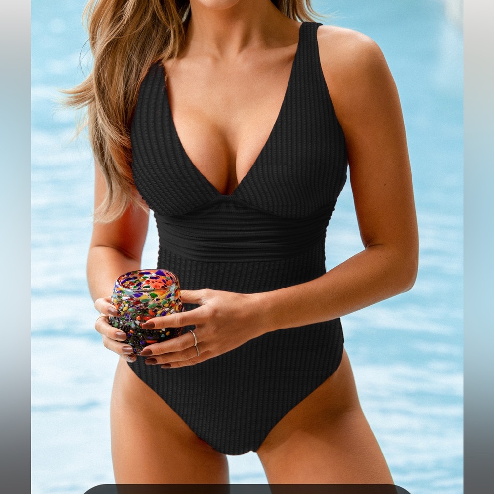 🖤 NWT Cupshe flattering black ginger ribbed & ruched one piece, sizeM 🖤